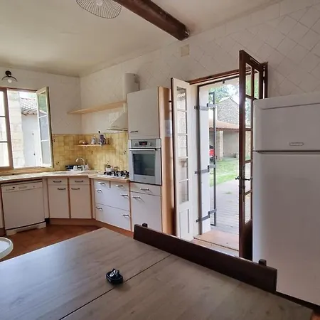 Maison De Charme Avec Piscine Wi-fi 10 Personnes * Comps (Gard)
