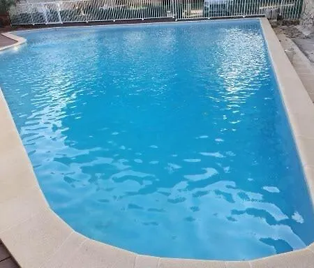 Maison De Charme Avec Piscine Wi-fi 10 Personnes * Comps (Gard)